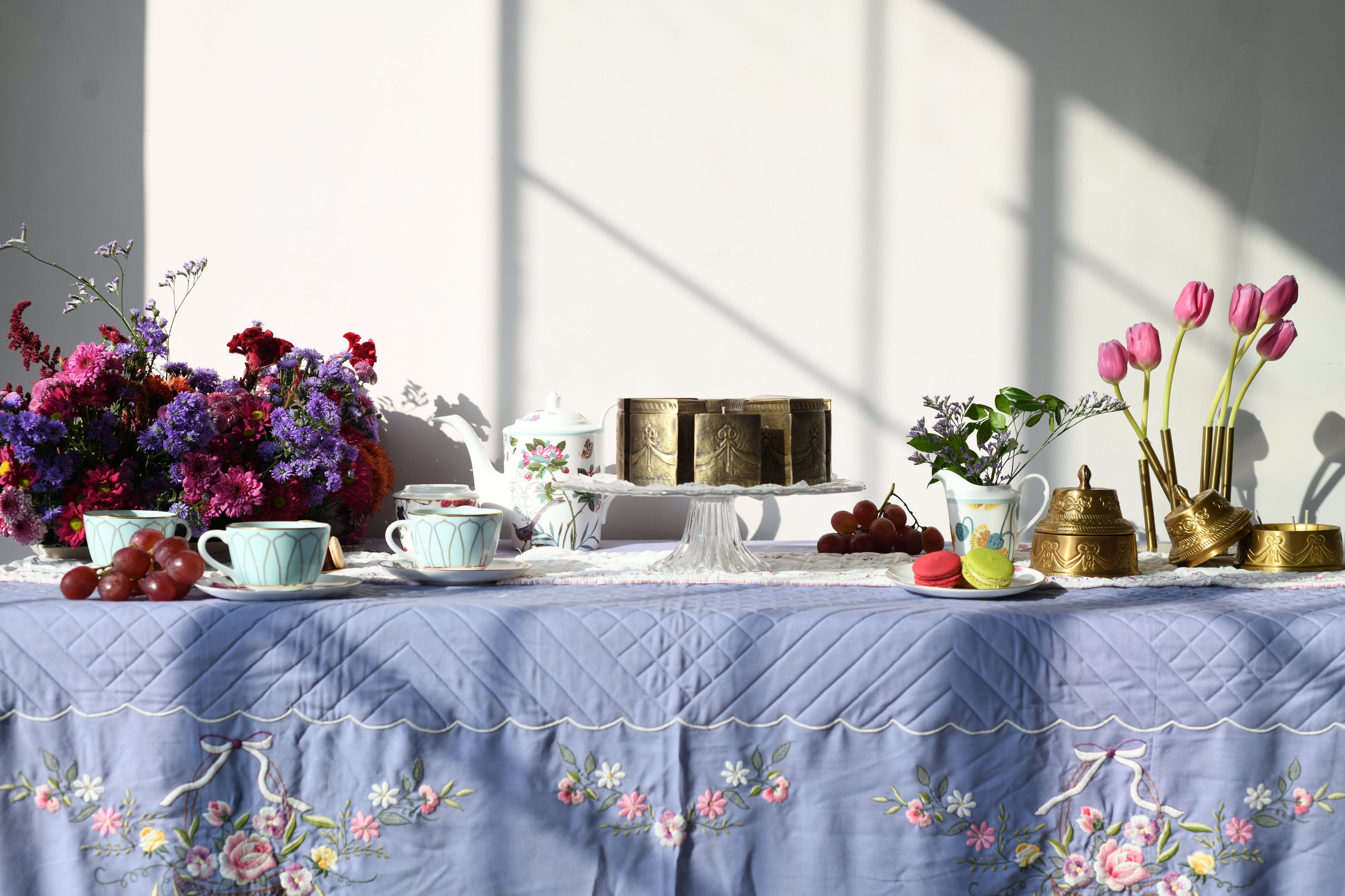 How to Arrange Centerpiece Candle Holders for Dinner Parties