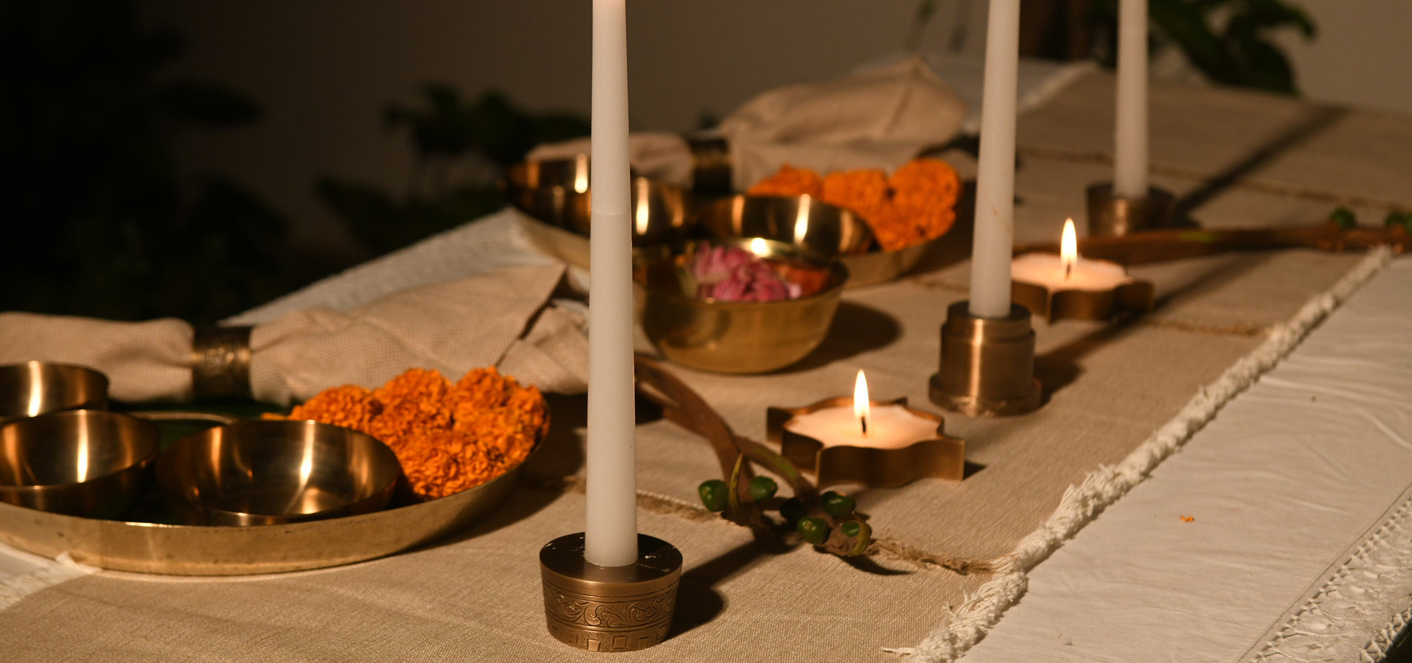 CANDLE & CANDLEHOLDERS