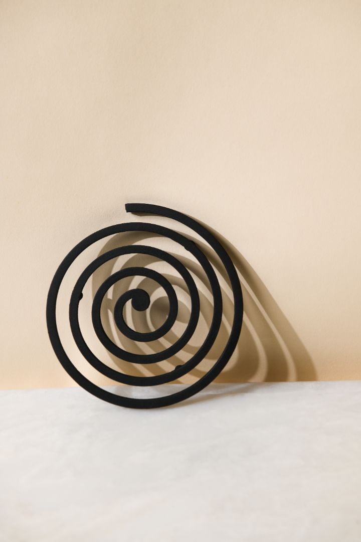 Byaas | Spirale Concentric Coil Trivet, Matte Black Iron (view 2)