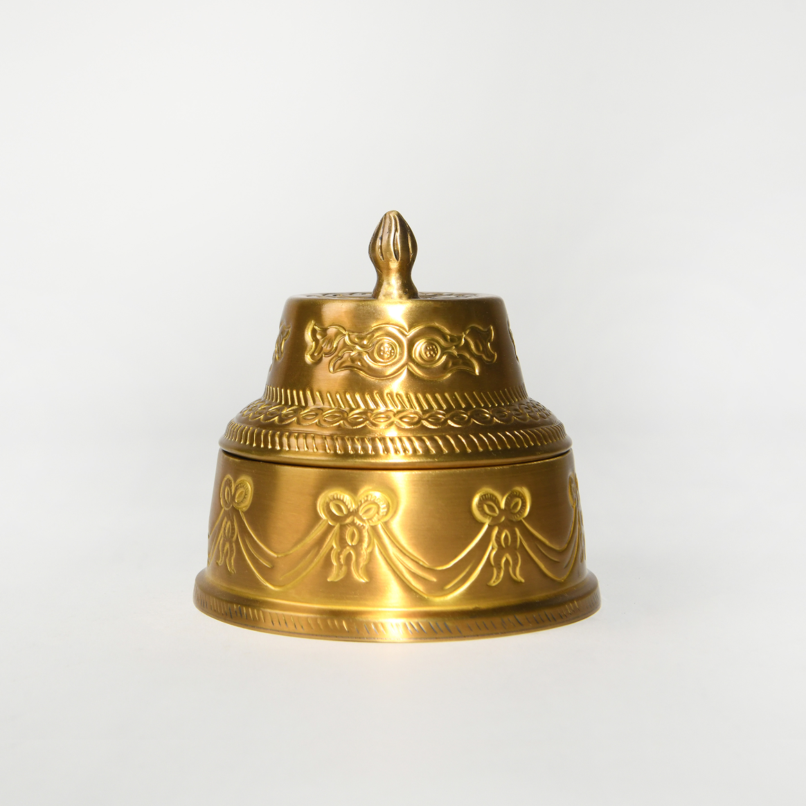 Byaas | Zero Calorie Cake Candle, Burnished Brass