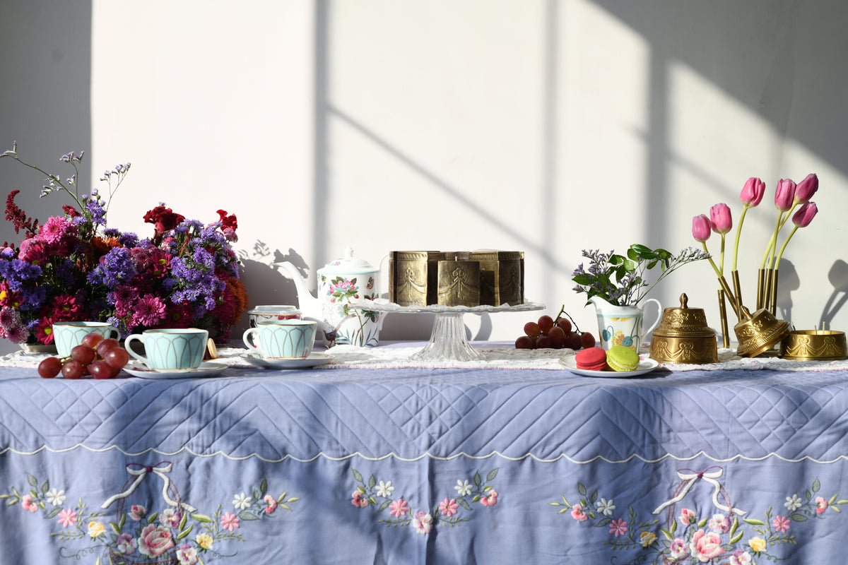 How to Arrange Centerpiece Candle Holders for Dinner Parties
