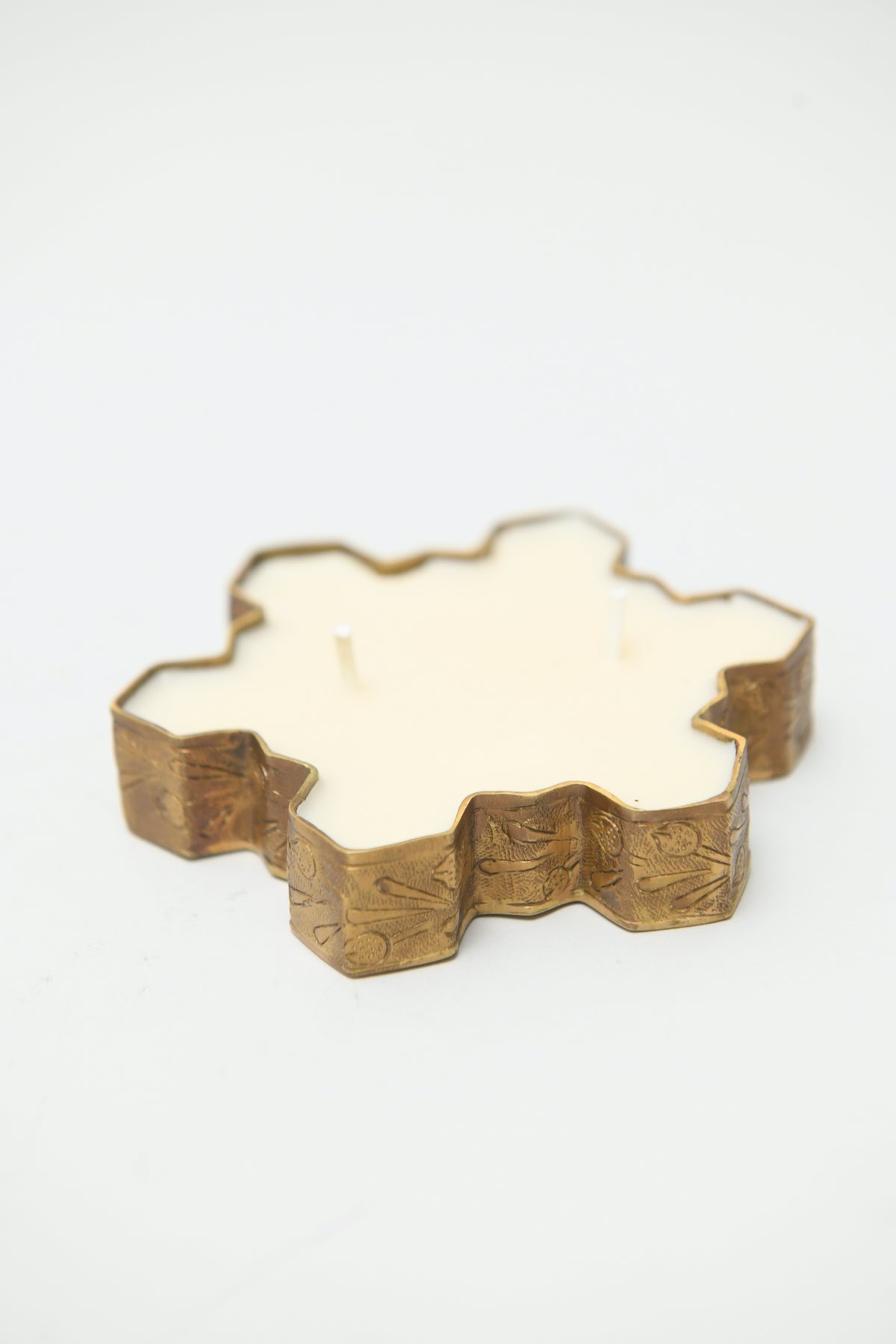 Byaas | Snowflake Shaped Decorative Candle (view 2)