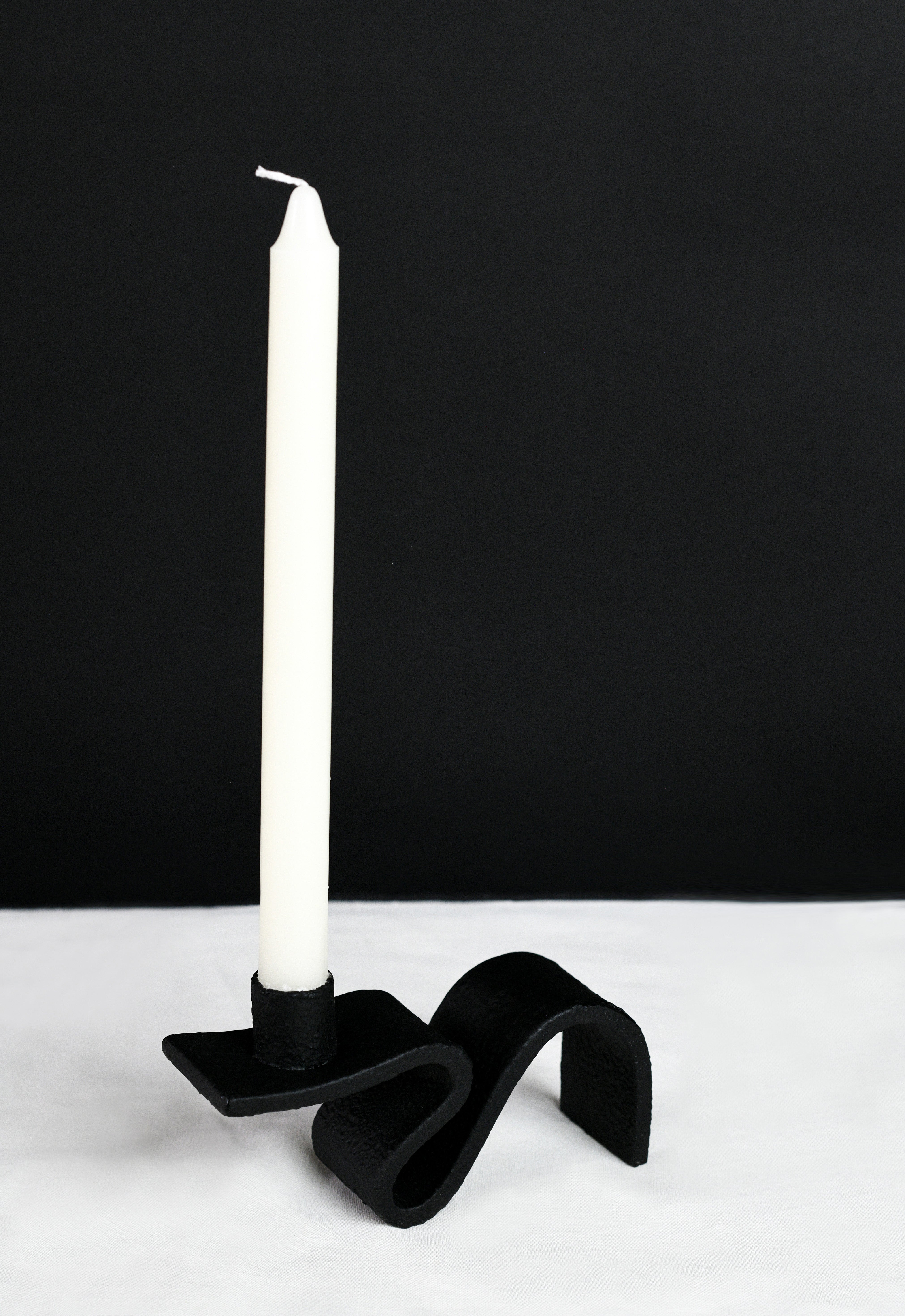 Nastro Wave Iron Single Taper Candle Holder – Matte Black